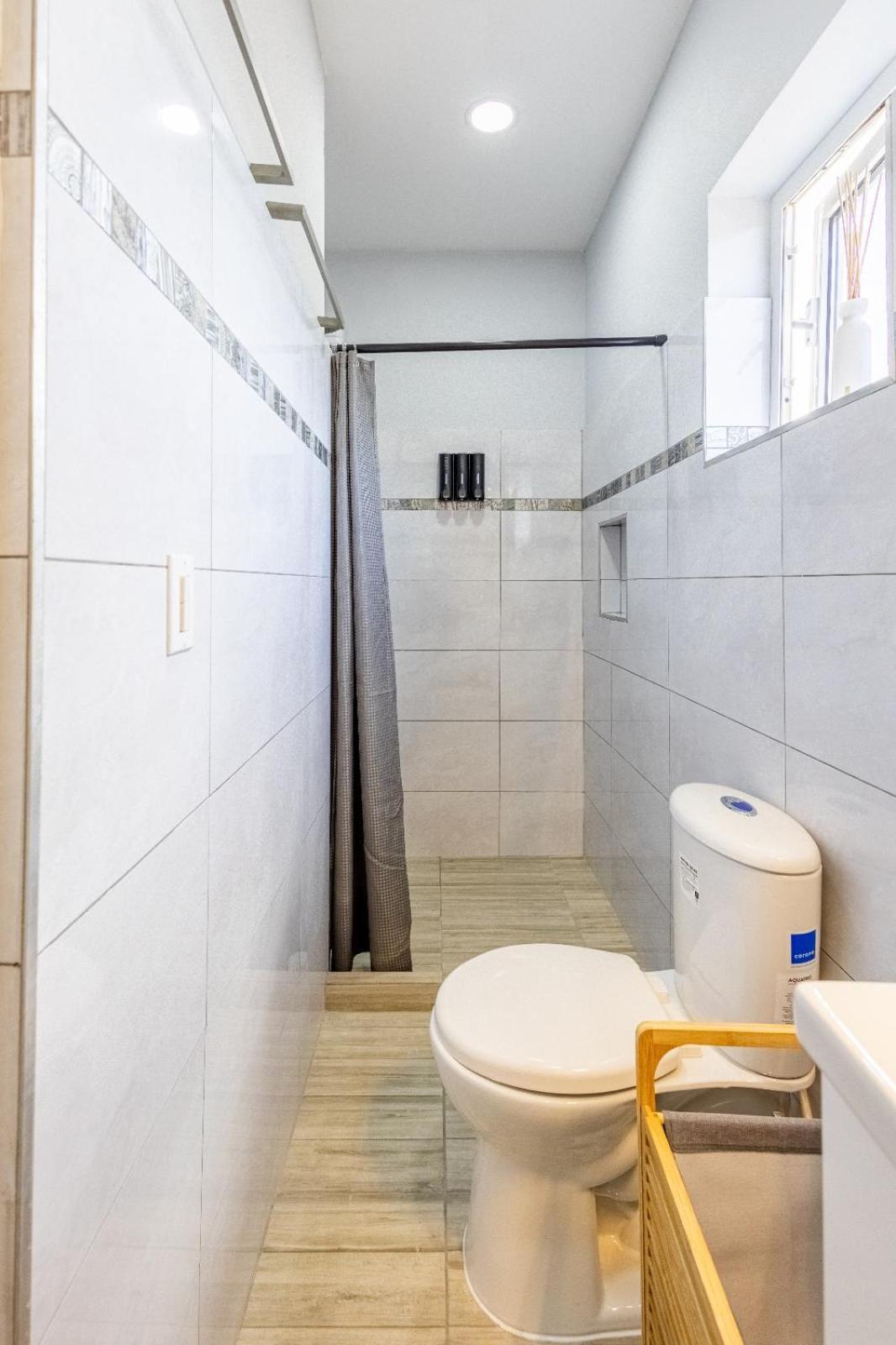 Av Curacao - Centrally Located Spacious Apartment วิลเลมสตัด ภายนอก รูปภาพ
